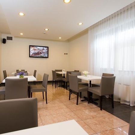 Street Hotel Комаккьо Экстерьер фото