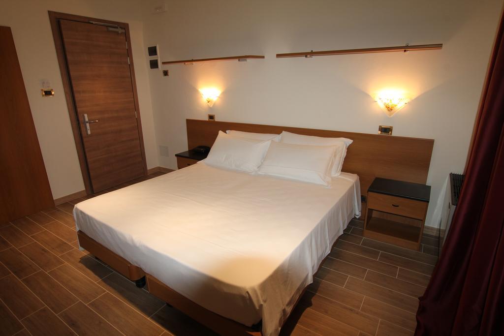 Street Hotel Комаккьо Номер фото