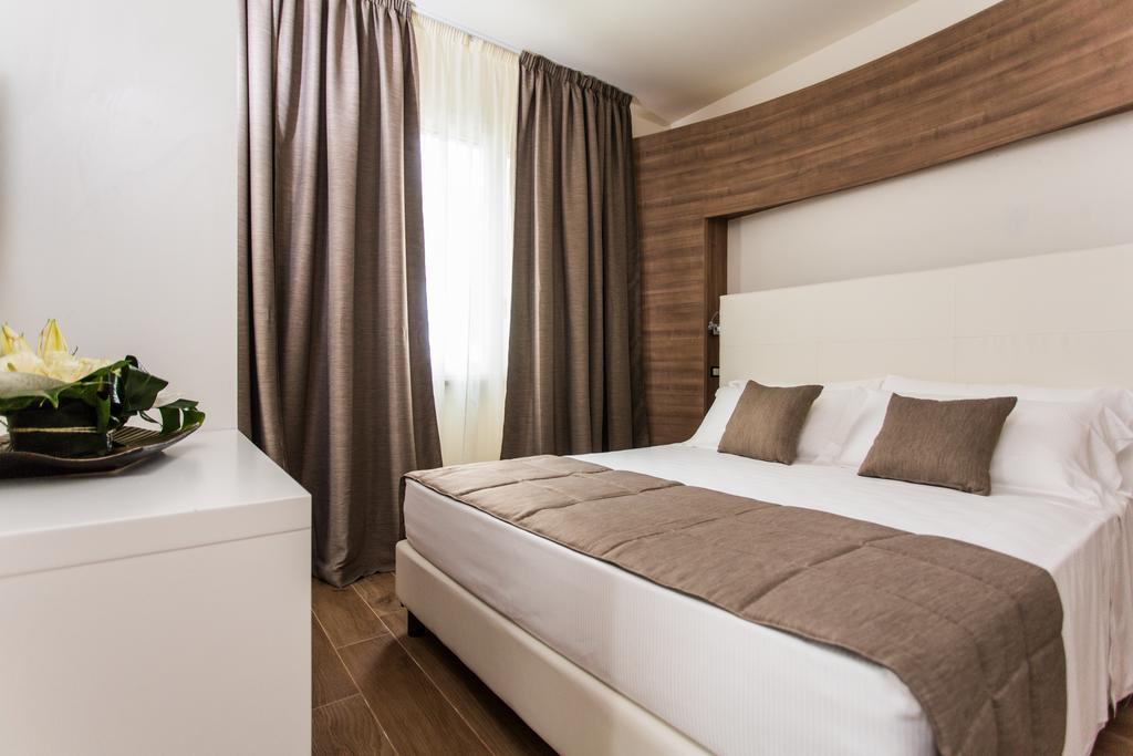 Street Hotel Комаккьо Номер фото