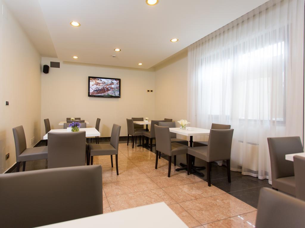 Street Hotel Комаккьо Экстерьер фото